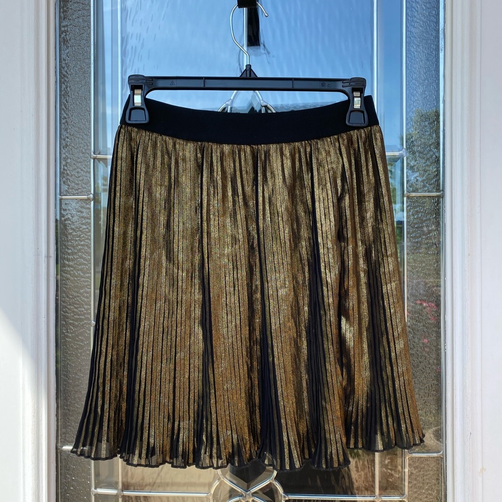 Brand new black and gold glitter skirt size 9/10